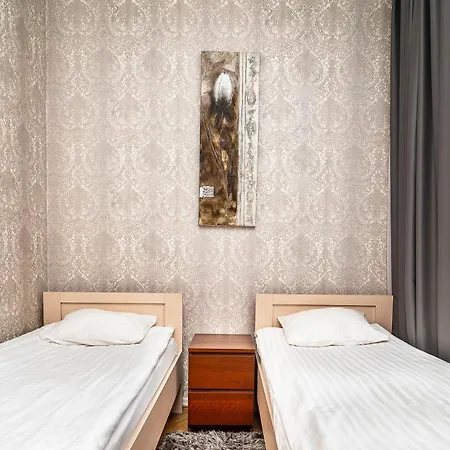 Center 2 Bed Flat With Free Parking * Reval